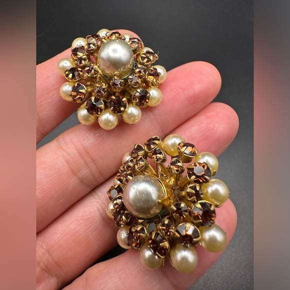 Vintage Signed Miriam Haskell Faux Pearls brooch and clip on earrings SET - Picture 9 of 16
